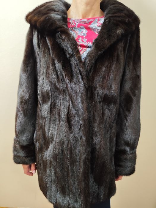 Haina blana vizon si nurca, guler vulpe argintie, caciula blana vulpe