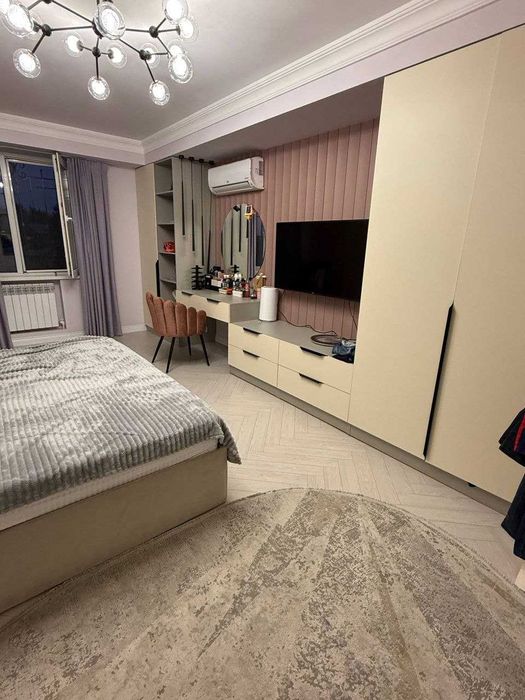 м.Беруни Турин банковский дом 4-комн 5/9 162 м² 2 с/у авторский ремонт