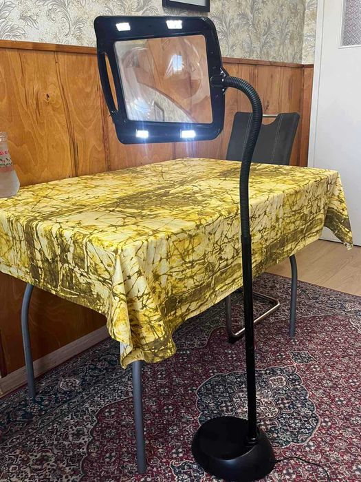 Професионална лупа 20 на 26 см със стойка