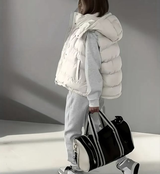 Дамски бежов елек