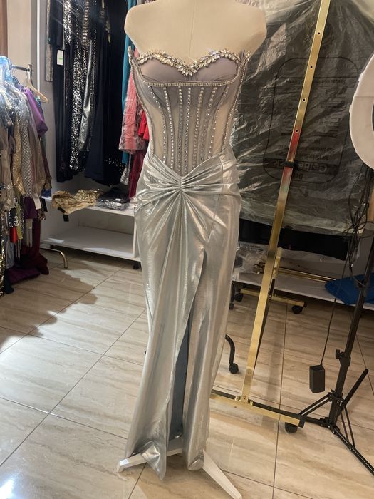 Lichidez rochii ( pretul este pentru toate )