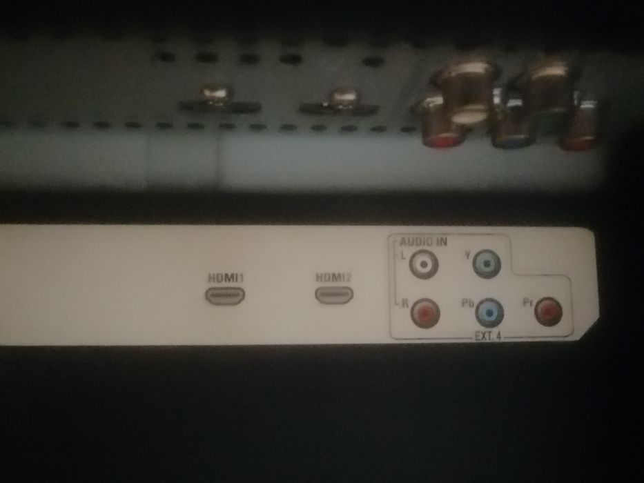 LCD TV Philips 42" + оригинално дистанционно,с въртяща стойка на 60'