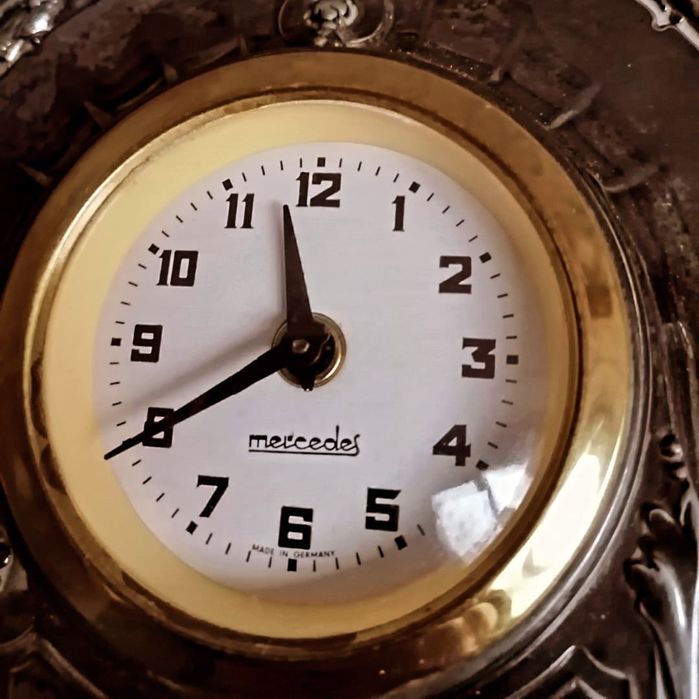 Посребрен, механичен часовник