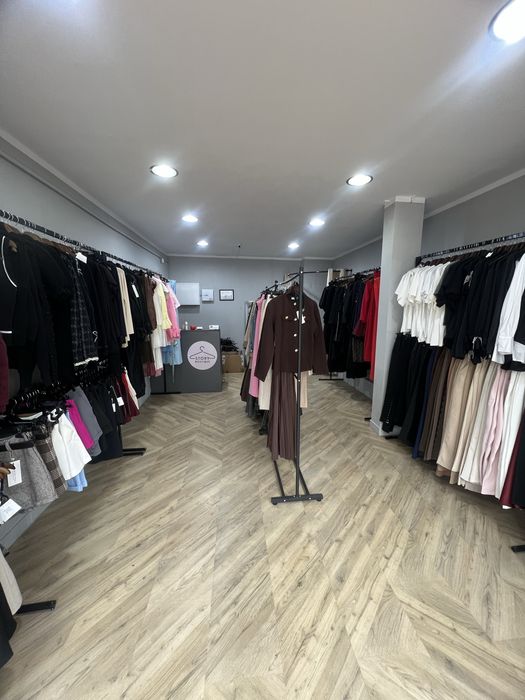 Afacere magazin de haine in Piața Mică