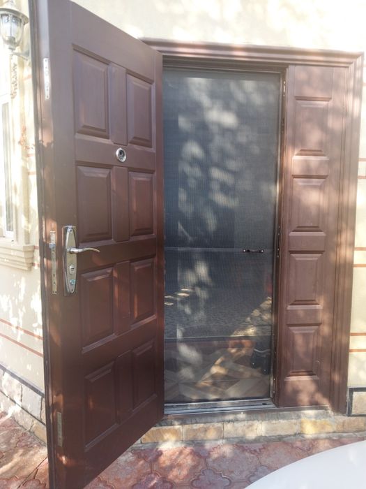 Входная дверь, двухстворчатая