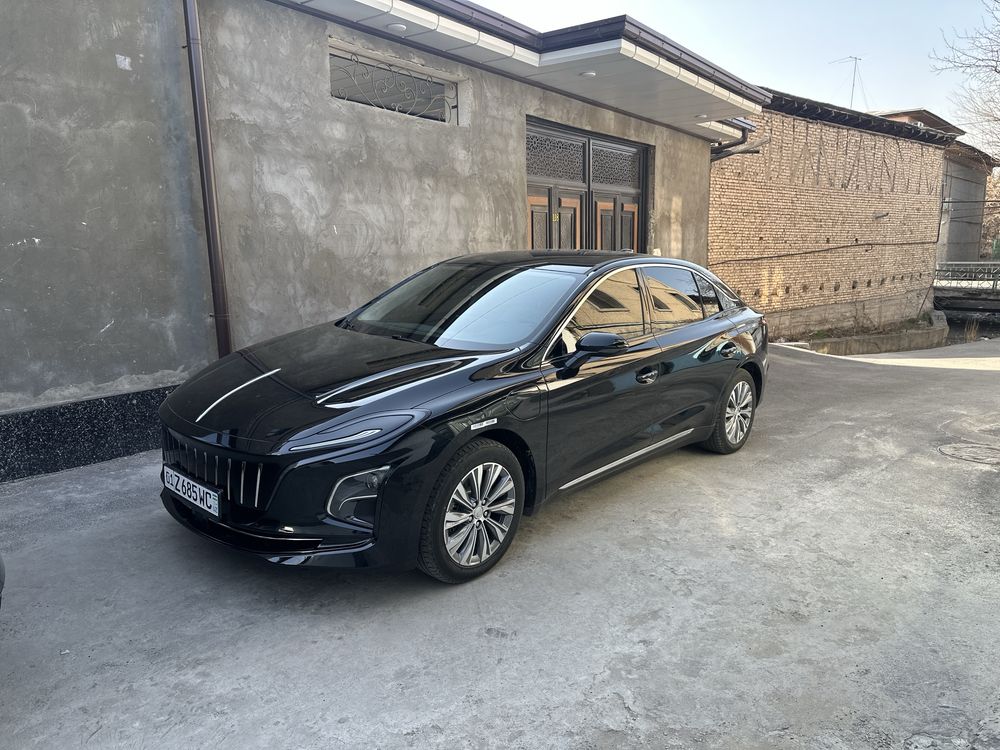 Hongqi E-QM5 500км