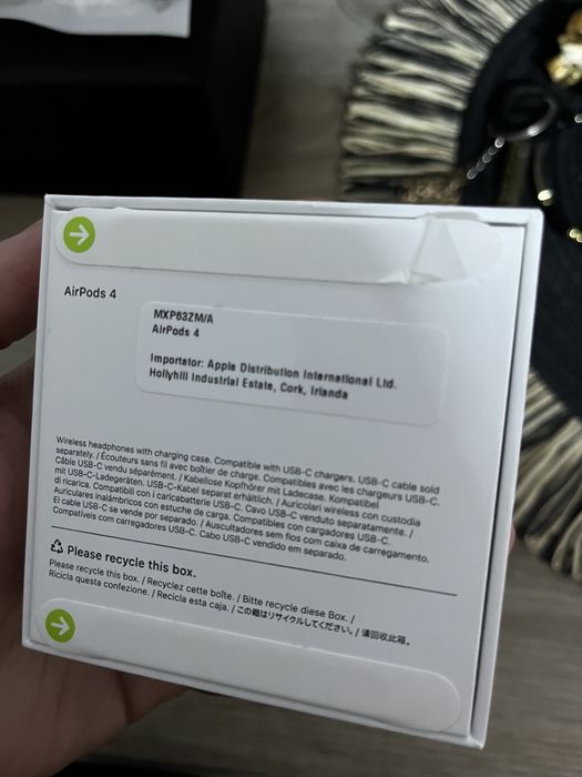 Apple AirPods 4 + Husă Techsuit Silicon Verde Salvie (nou)