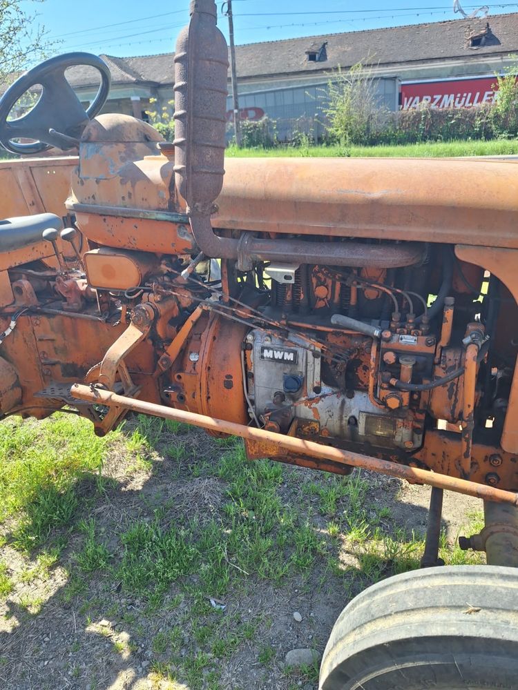 Tractor agricol renault