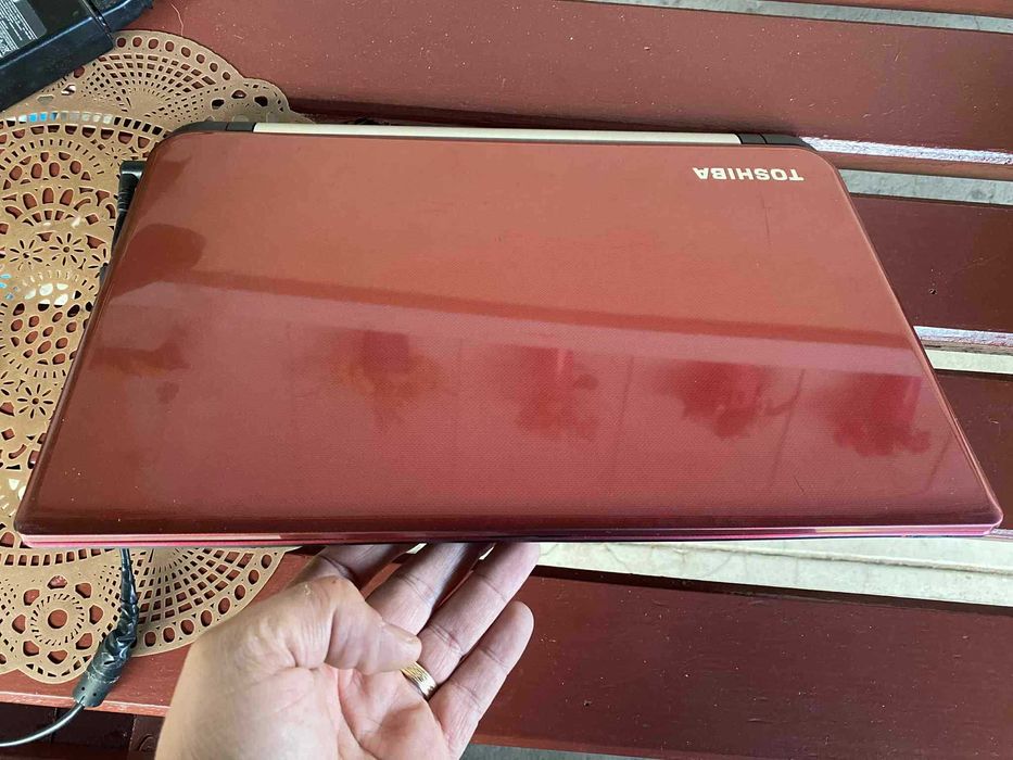 Laptop Toshiba i5 impecabil ca Nou