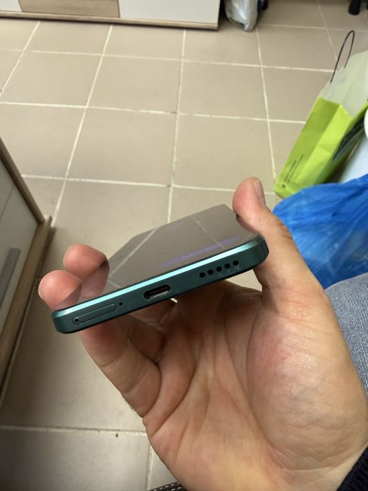 Huawei Nova 12i 8+3/128gb - отличен