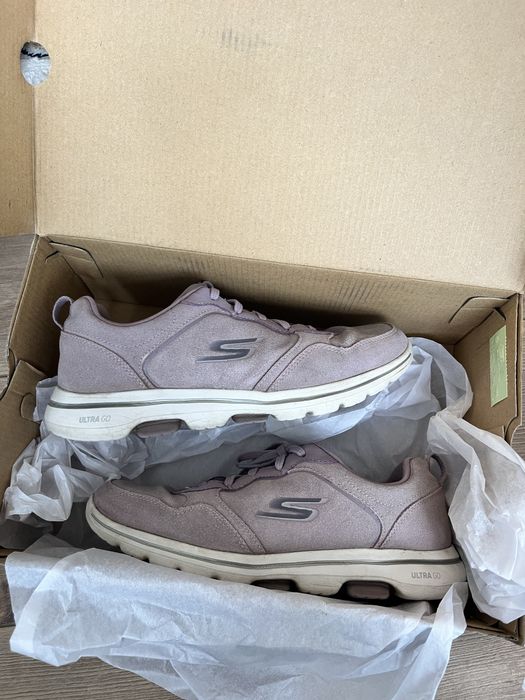 Кроссовки туфли отдам недорого аяк киым арзан