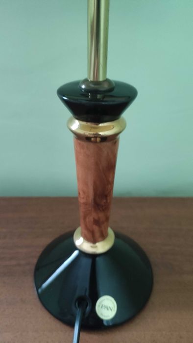 Немска порцеланова настолна лампа декорирана с 22 карата злато