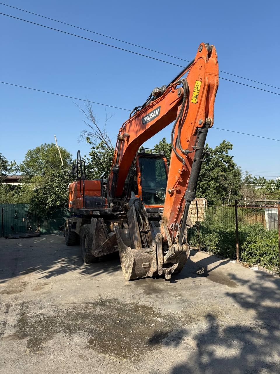 Экскаватор  Doosan DX160W  продается