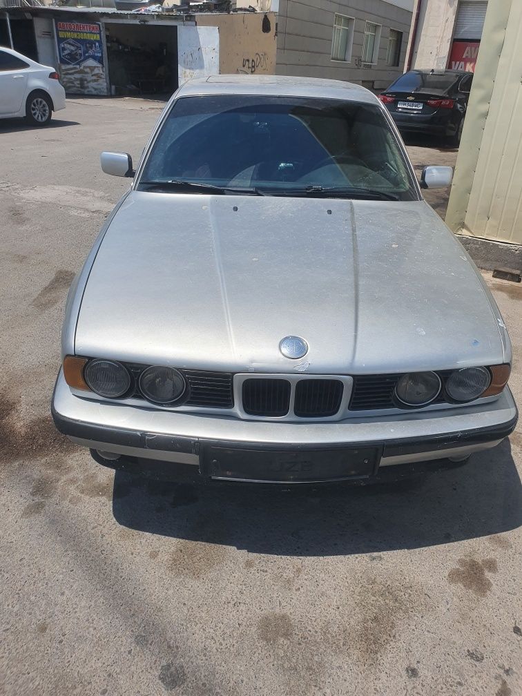 Продаю свой автомобиль бмв е34 год 1988 пробег 680000