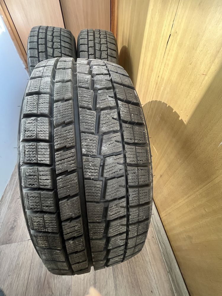 Зимние шины 215/50/17 Dunlop WinterMaxx WM 01 почти новые