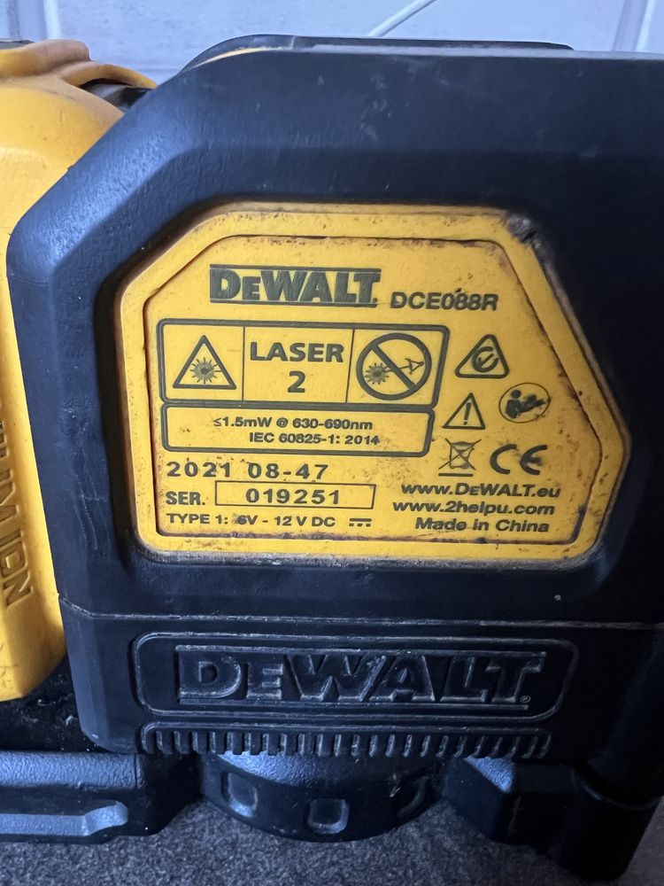 Laser Dewalt pe acumulator