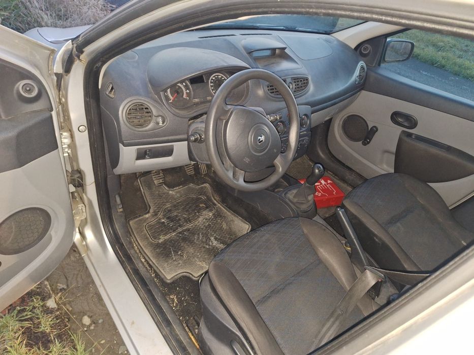 Dezmembrez renault clio 3 1.2 benzina