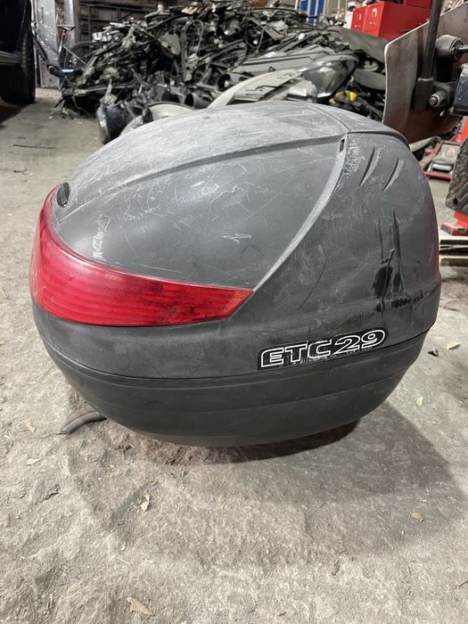 Маска с фар и куфар за мотор