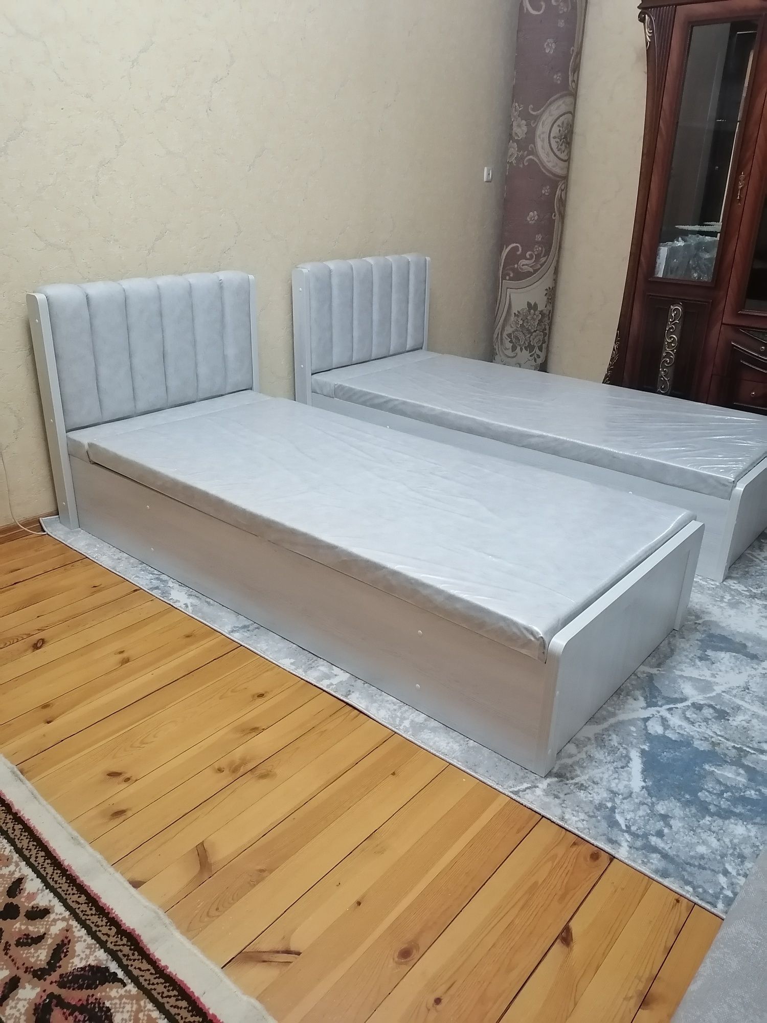Kravatlar sotiladi