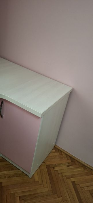 Birou fetite din material rezistent