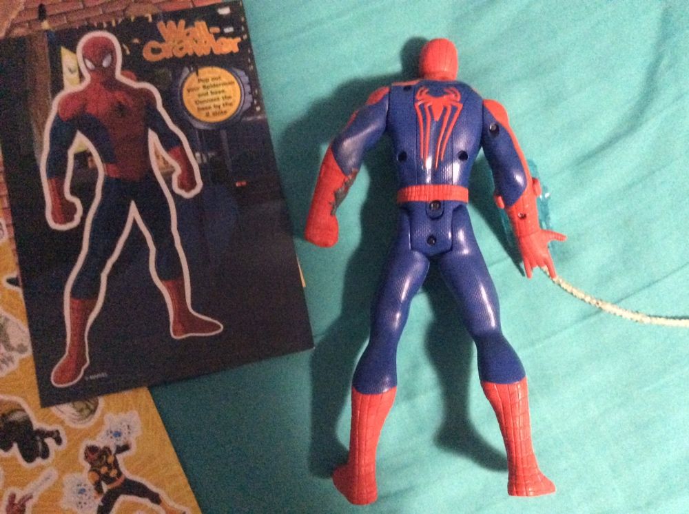 Spiderman figurina lumini sunete revista