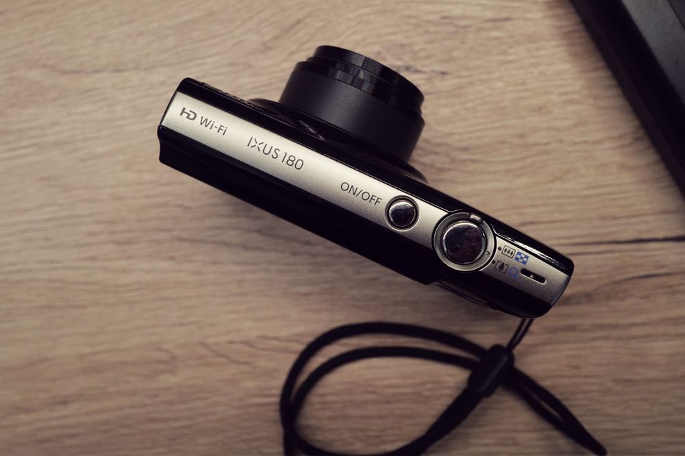 Aparat foto Canon Ixus 180 Black WiFi 20Mp ITP wireless Card data ora