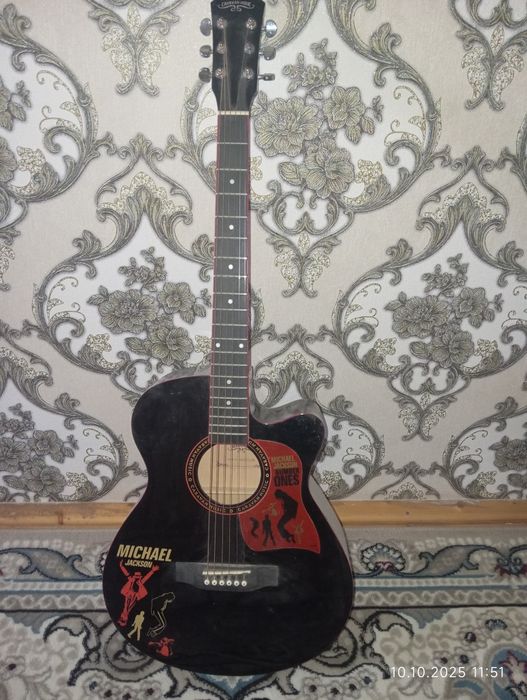 Гитара акустическая