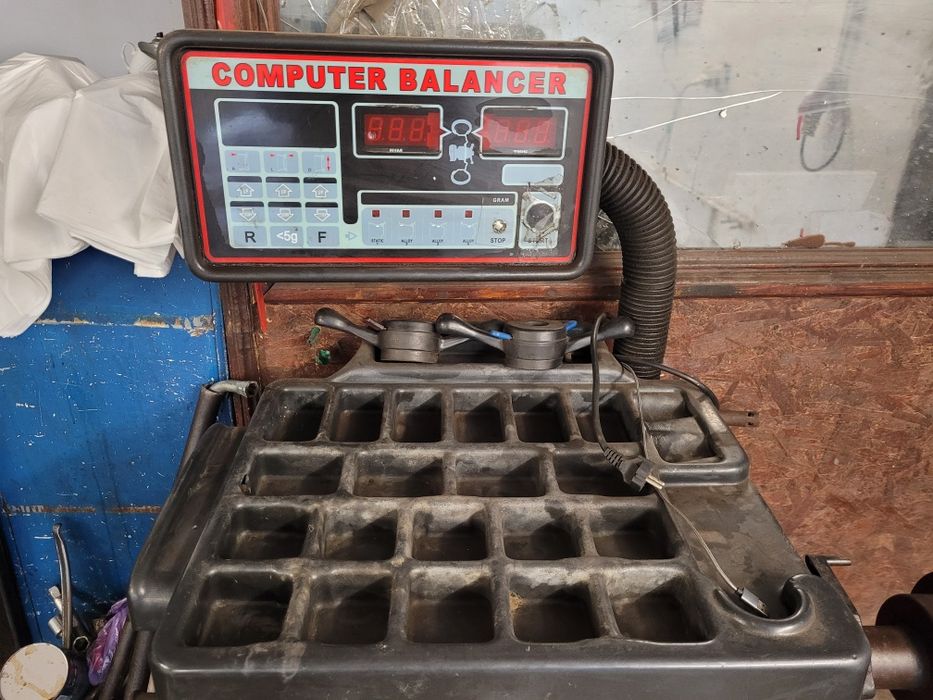 Vând mașină de echilibrat roti