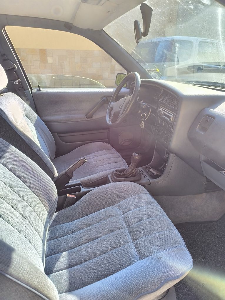 VW PASSAT B3 1.8 90 к.с  1993