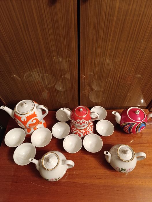 Чайники,касушка,пиалушки.