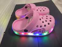 Papuci stil Crocs cu luminite marimi 26/27 -  16cm / 16.5cm  NOU