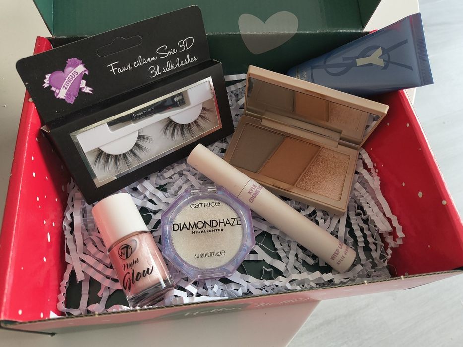 кутия с козметика