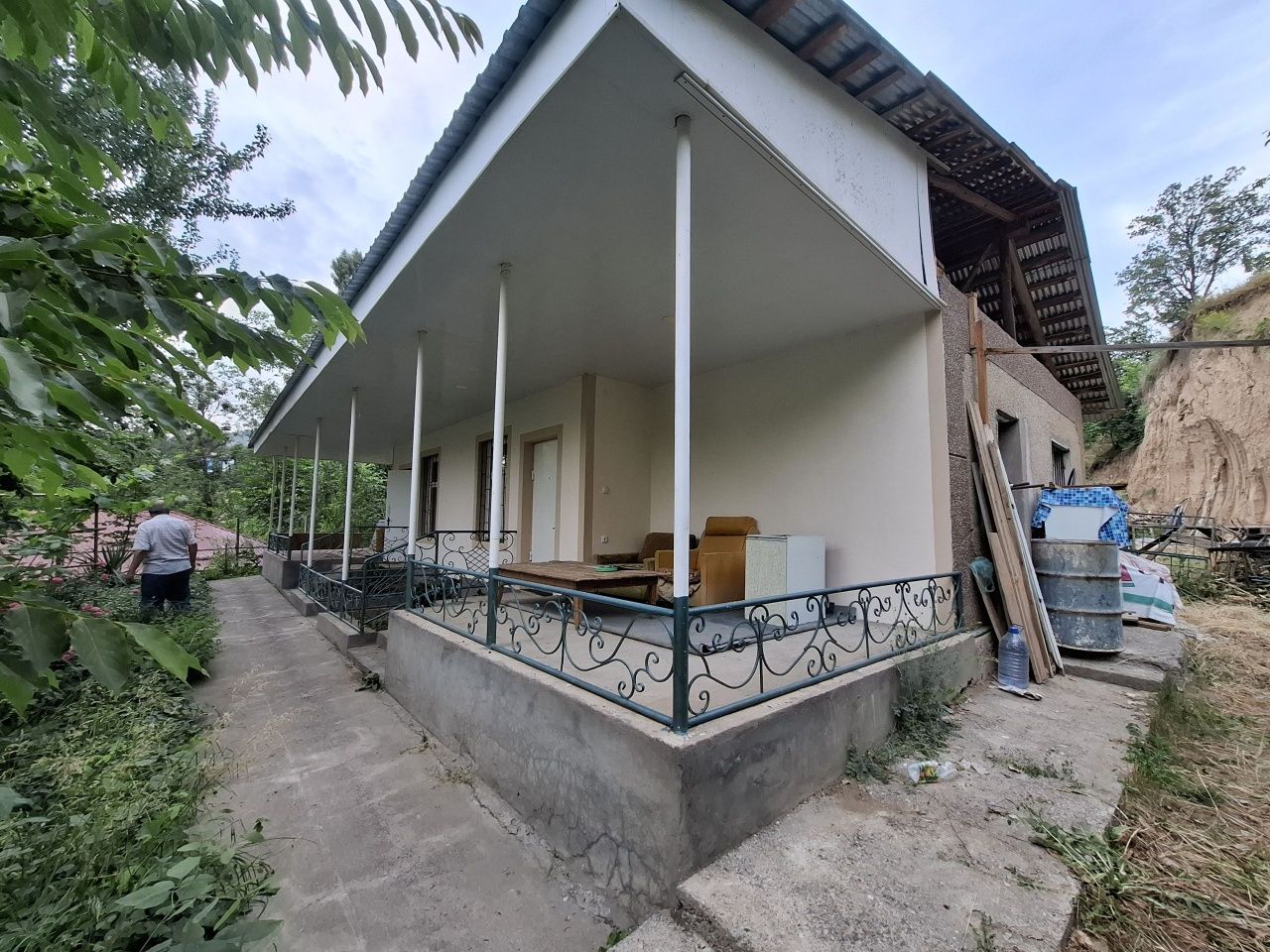 Oqtoshda  tayyor dacha sotiladi