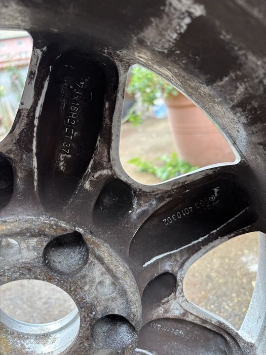 Комплект зимни гуми с джанти Мерцедес 205/55 R16