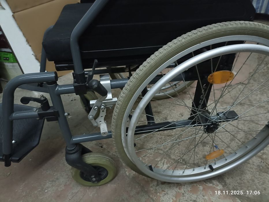 Продам инвалидную коляску