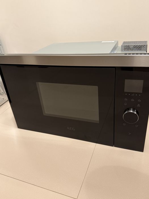 Cuptor cu microunde incorporabil AEG MBB1756SEM, 800 W, 17 l, negru