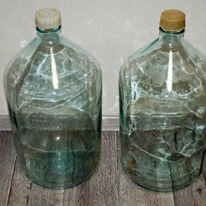 Бутыли стеклянные 10л и 20л.