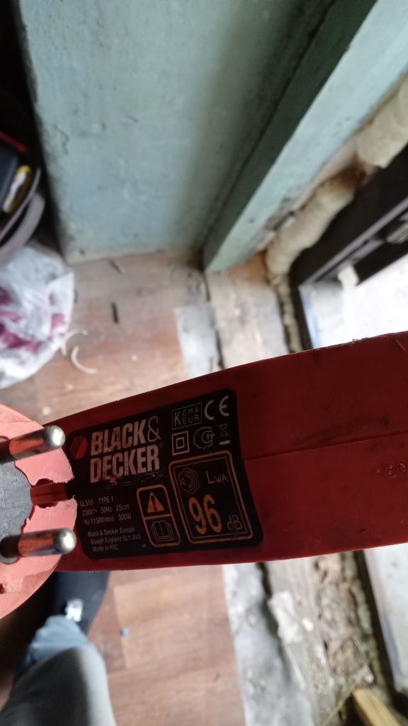 На запчасти Black and Decker электротример