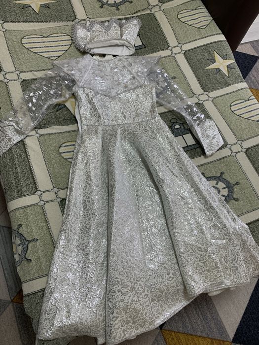 Платье на девочку 10-11 лет.