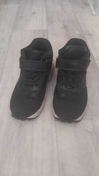 Продам ботинки черные 34 размер