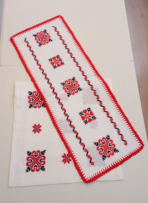 Ștergar de masă + pernuță decorativă