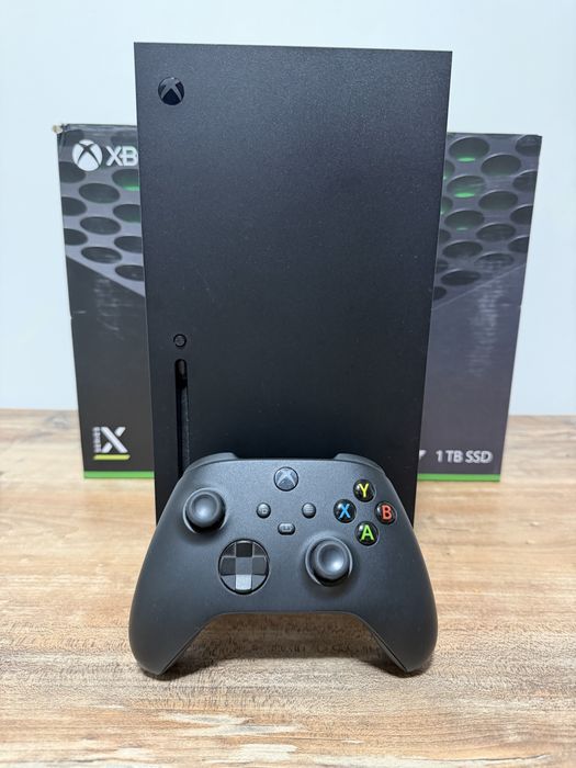 Vand XBOX Series X 1tb + FIFA 26 - impecabil