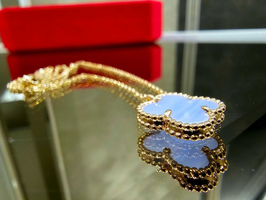 Van Cleef & Arpels VCA Rose Chalcedony Alhambra 1 Clover Дамско Колие