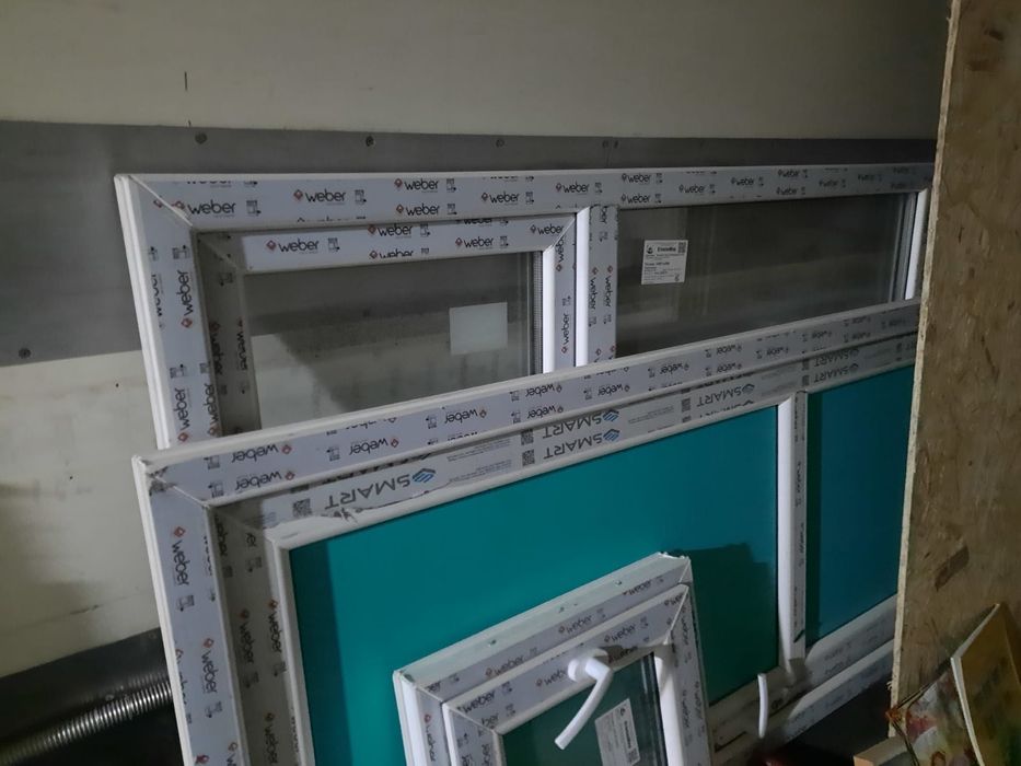 Продаю пластиковые двери и окна