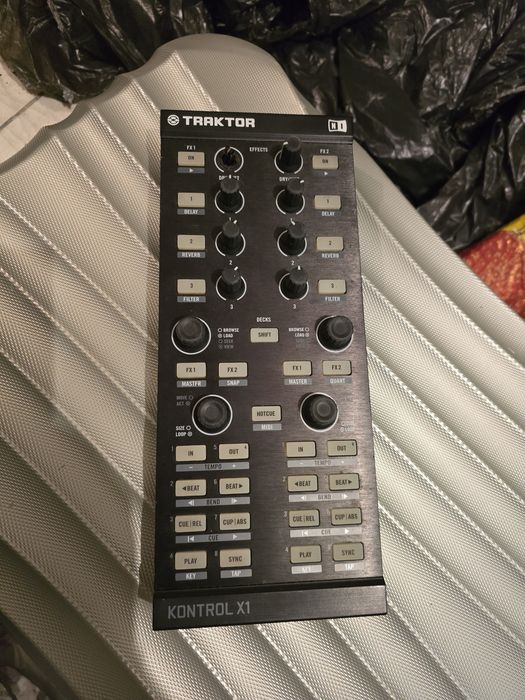 контролер NI traktor kontrol x1