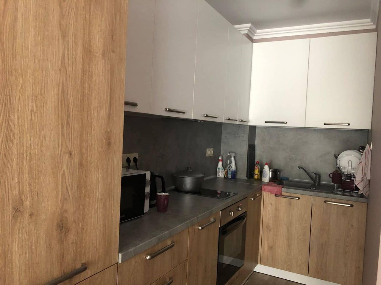 Дава се под наем Двустаен апартамент в Варна, Център - 70 кв.м за 600 € - Снимка #2