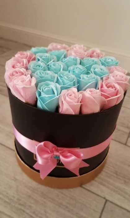 Cutie cadou Trandafiri Artificiali