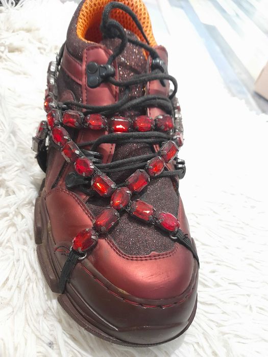 Дамски маратонки с камъчета