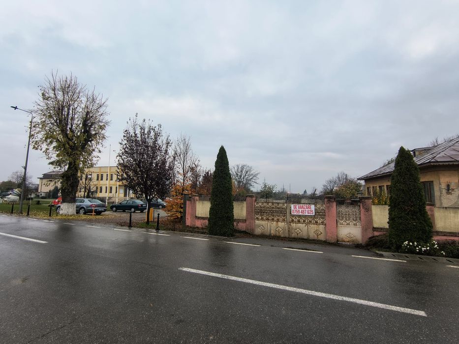 Vând parcele Ișalnița lângă Primarie