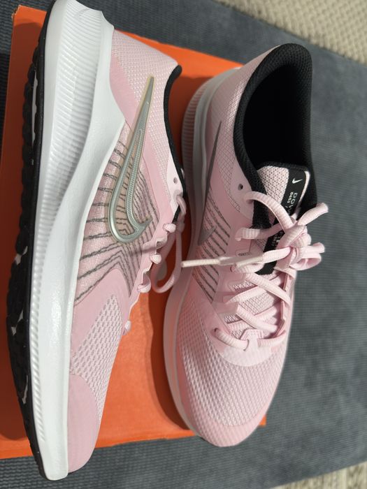 Adidasi Nike pentru alergat